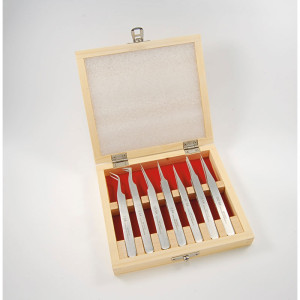 Standard tweezers set in a wooden case, 7 pieces