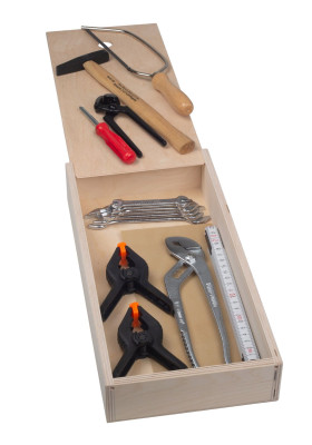 Tool set in wooden box, 16 parts