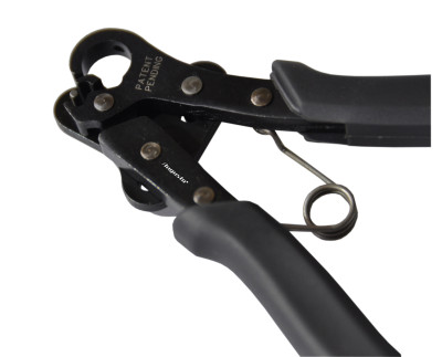 Pliers for bending eyelets