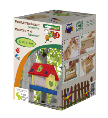 Birdhouse kit including paints and brushes