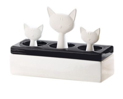 Humidifier cat family for a pleasant room climate