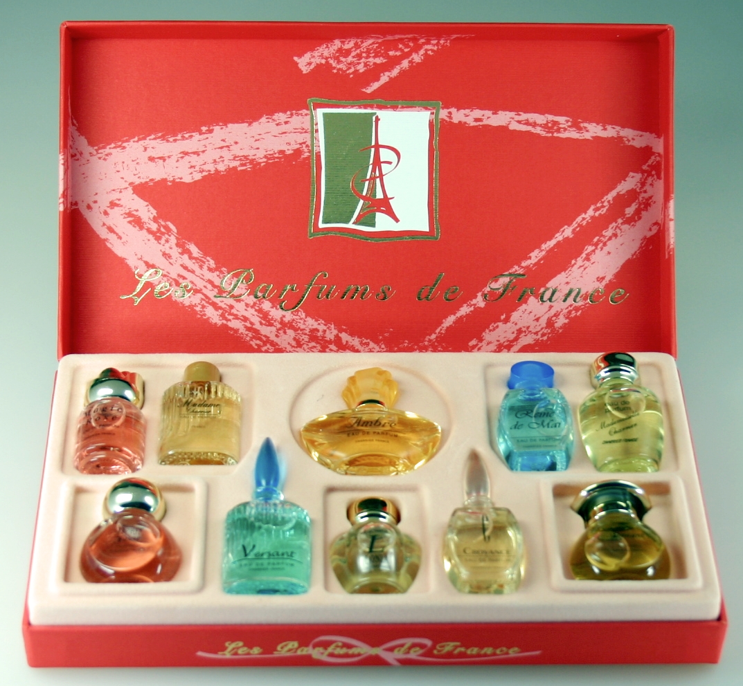 Parfume miniatures set, 10 pieces at Selva Online